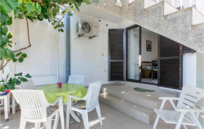 2 Bedroom Nice Apartment In Pula